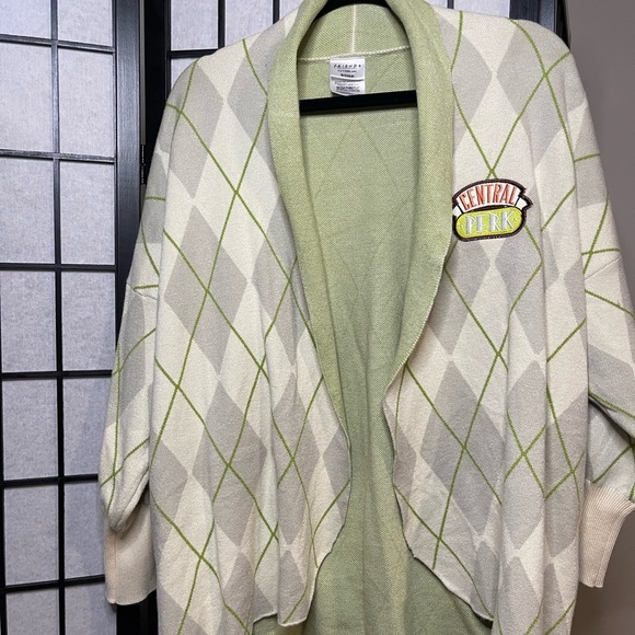 FRIENDS Argyle Cardigan with Embroidered Patch Small - Picture 3 of 6